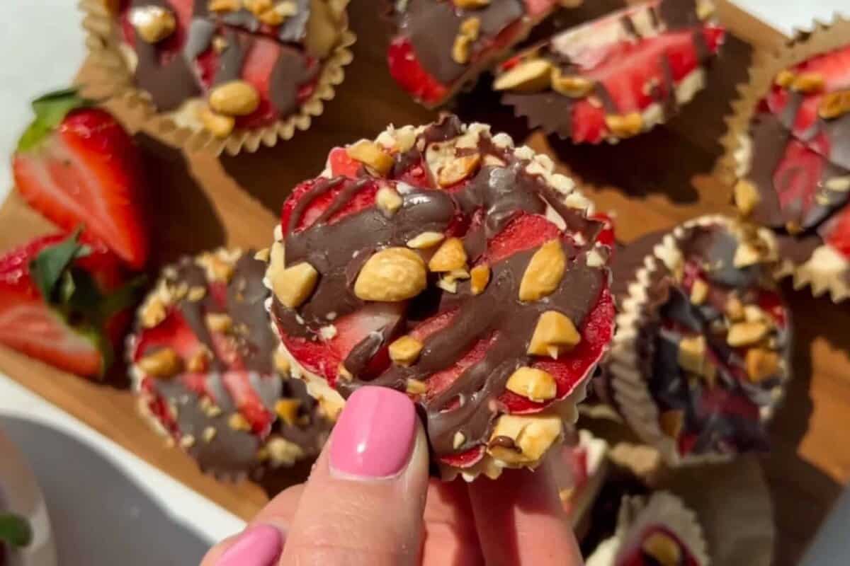 Ultimate Sweet Treat: Layered Peanut Butter Banana Split Cups